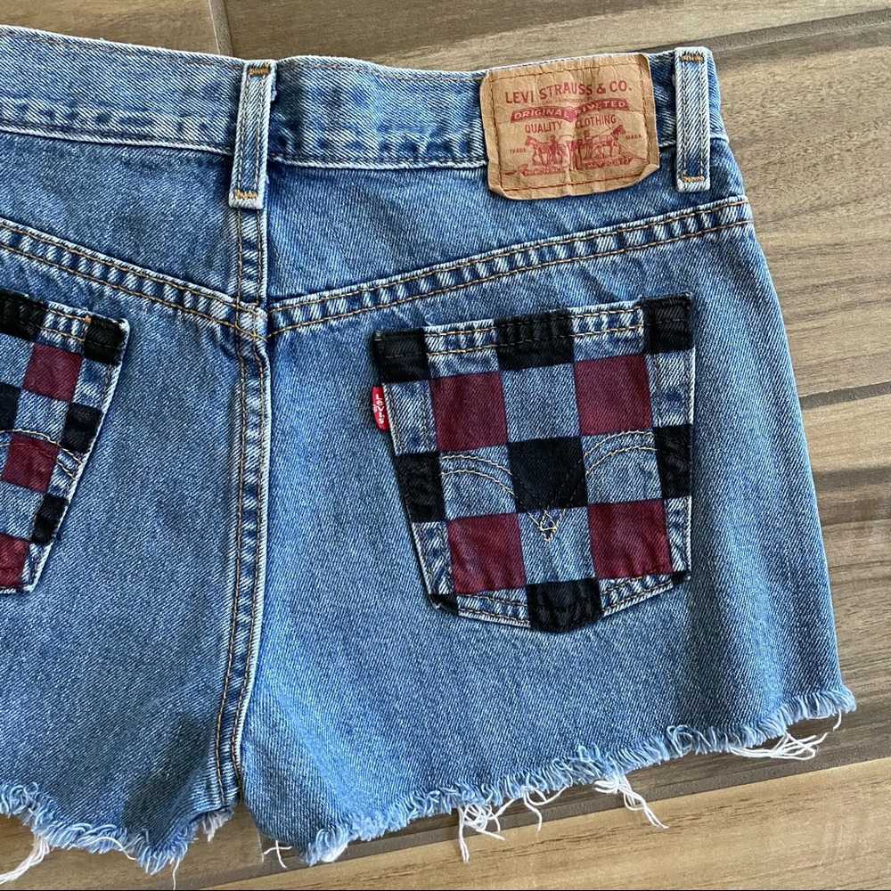LEVI’S Classic Fit Customized Jean Shorts Sz 6 PET - Picture 8 of 8